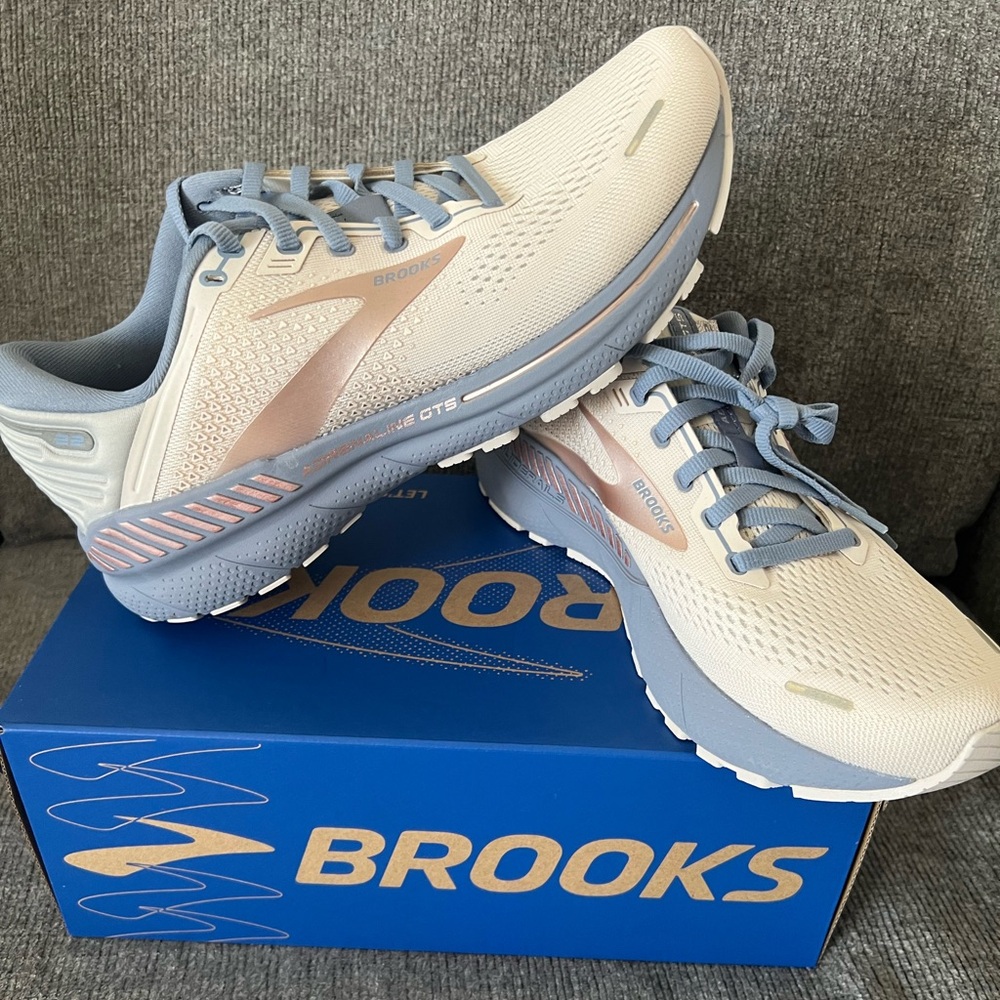 Brooks Women's Athletic Shoes - Cream and Gray